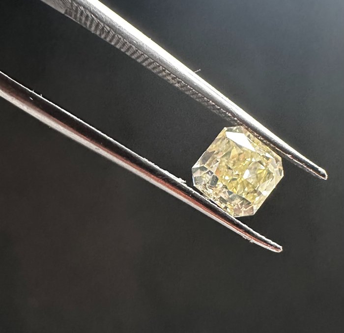 1 pcs Diamond - 0.86 ct - Radiant - Fancy Light Greenish Greyish Yellow - SI1
