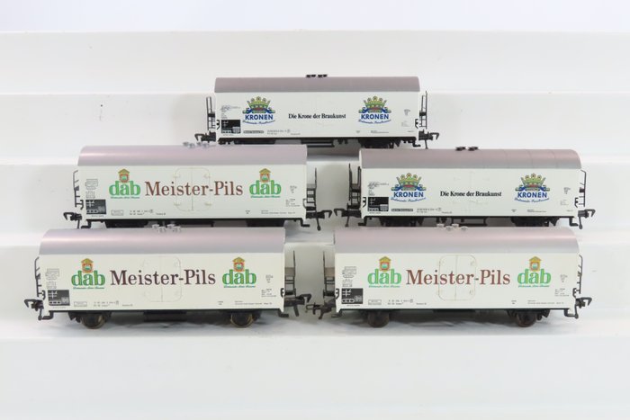 Fleischmann H0 - 5342/5327 - Τρένο μοντελισμού μεταφοράς εμπορευμάτων (5) - κλειστό φορτηγό βαγόνι 2 αξόνων. από, μεταξύ άλλων, το "Meister Pils" και το "Kronen" - DB