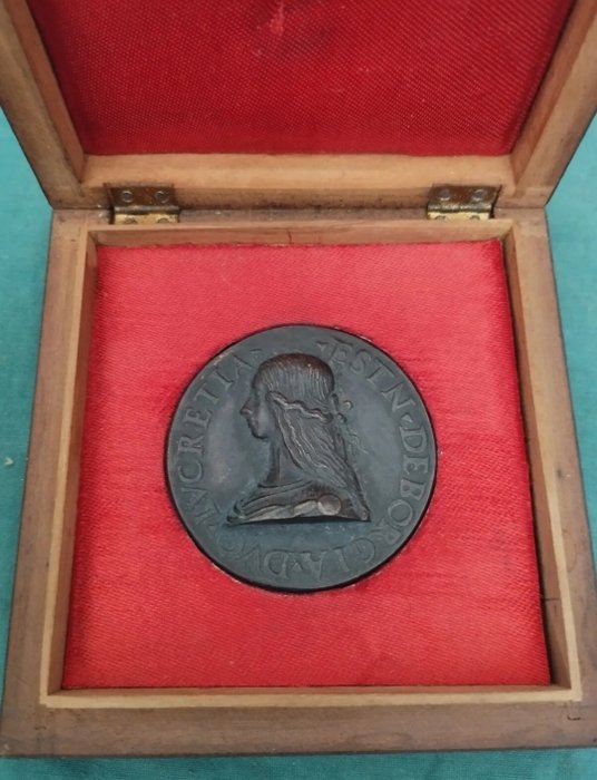 意大利. Bronze medal 1505 (riconio forse ottocentesco) - Lucrezia Borgia - con box in legno intarsiato  (没有保留价)