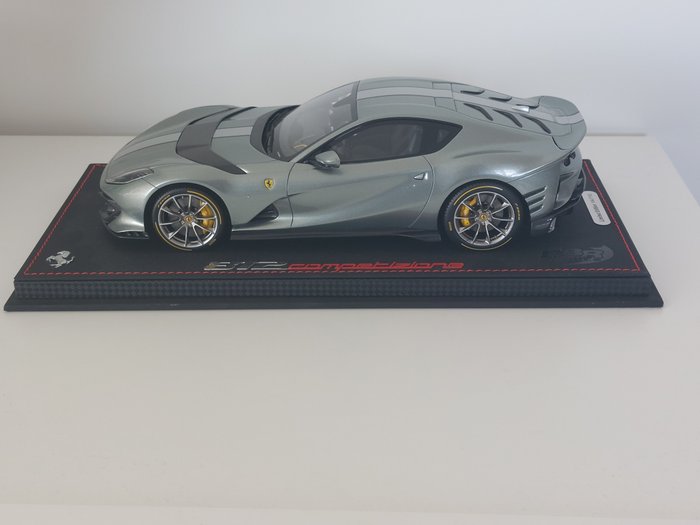 BBR 1:18 - 模型汽车 - Ferrari 812 Competizione - 纽博格林银色条纹