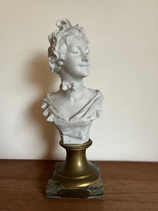 Georges Van der Straeten - Bust, Marinette - 37 cm - Marmură, Porțelan - 1900