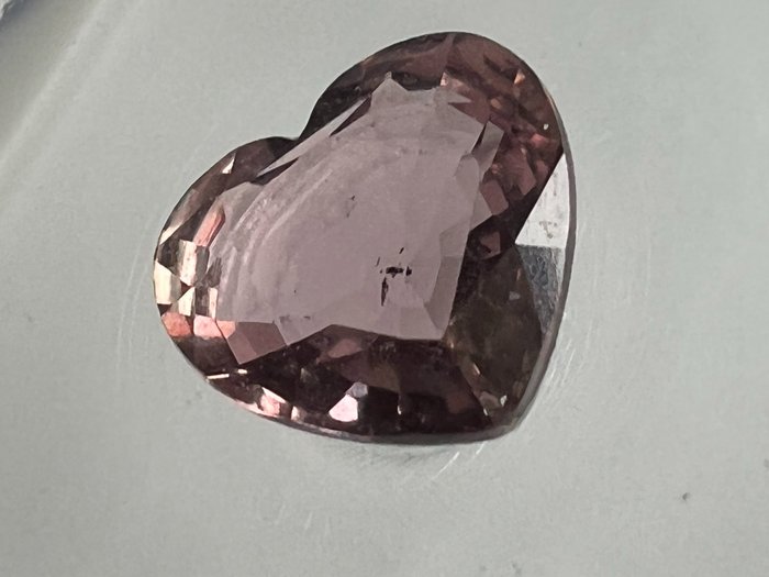 Roz Safir  - 0.72 ct - ALGT (Laboratorul pentru testarea pietrelor prețioase din Anvers) - Fara incalzire - Intense Pink