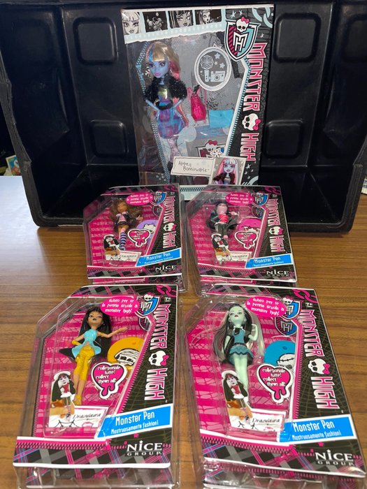 Mattel  - 洋娃娃 Lotto Monster High / bambola Abbey Bominable / 4 moster pen - 2010-2020