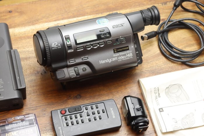 Sony CCD-TR2200E, Digital 8 Handycam 攝影機