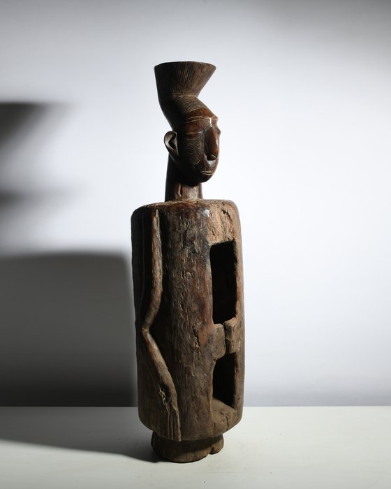 Rzeźba - Bęben szczelinowy Yaka Mukoku - Demokratyczna Republika Konga
