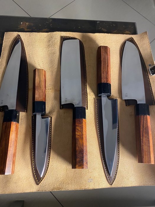 Küchenmesser - Kitchen knife set -  Set mit 5 japanischen Messern - Stahl, Griff aus Palisander - Japan