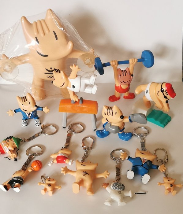奥运会 - 1992 - Mascot, 批量 13 个不同的 92 年巴塞罗那奥运会 Cobi 吉祥物人物，它们由实心橡胶制成 
