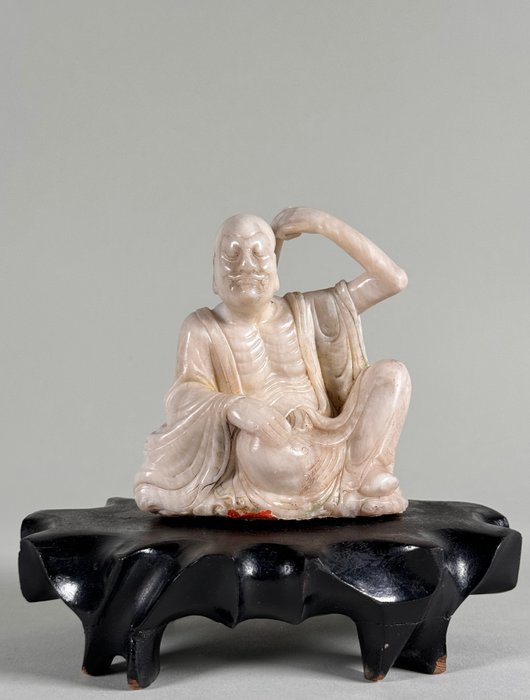 Eine fein geschnitzte Figur - Speckstein - China - 20. Jahrhundert