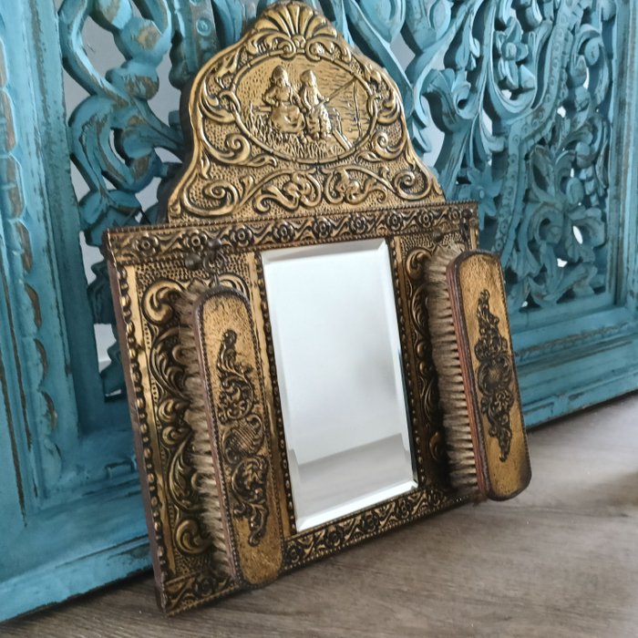 墙面镜子 (1) - 带雕花玻璃镜的刷柜  - 铜