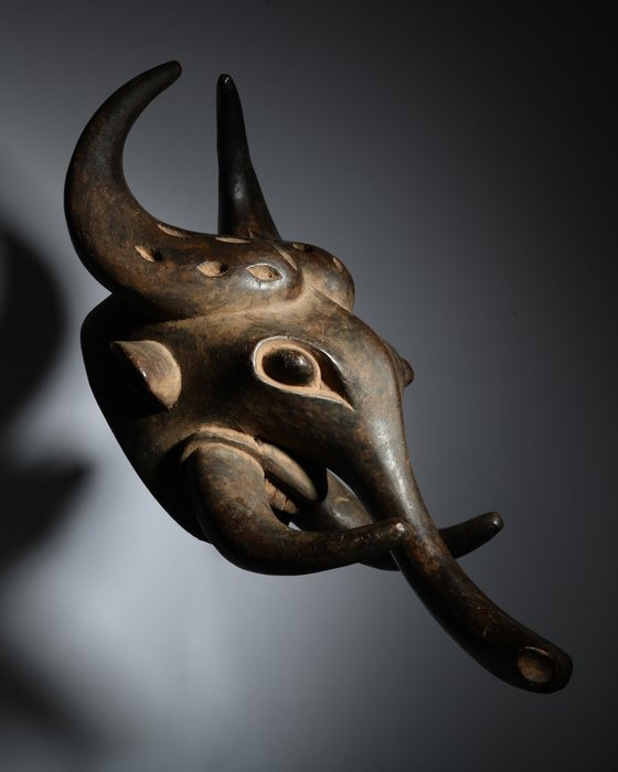 雕刻 - 巴米萊克大象面具 - 喀麥隆