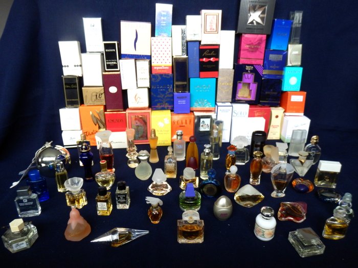Mooie Collectie van 51 Parfumflesjes, waaronder vele betere (Lalique, Dali, Gucci) - Parfümös üvegcsék (51) - Üveg