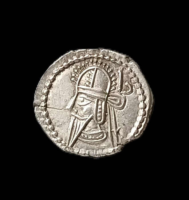 Empire parthe. Arsaces XLVIII / Vologases VI (AD 208-228). Drachm Ekbatana  (Sans Prix de Réserve)
