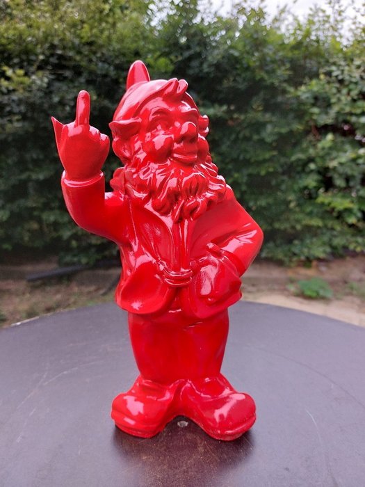 塑像, naughty red gnome with middle finger - 30 cm - 聚树脂