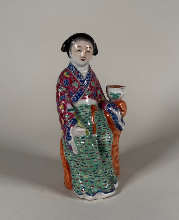 Figure - Seated Young Girl  on rock - Porcelaine - Chine