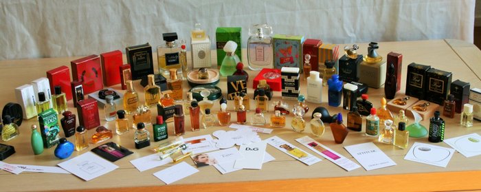 Frasco de perfume - Colección especial de 73 perfumes grandes y mini de marcas conocidas. - Vidrio