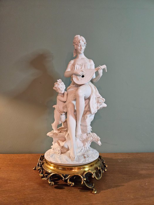 Capodimonte - Benacchio - 雕像 - Dame met mandoline - 素瓷