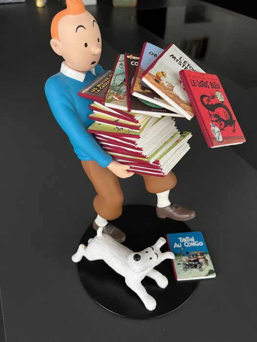 Moulinsart - Statue, Tintin tenant les albums Collection Images Mythiques - 33 cm - Polychrome - 2014