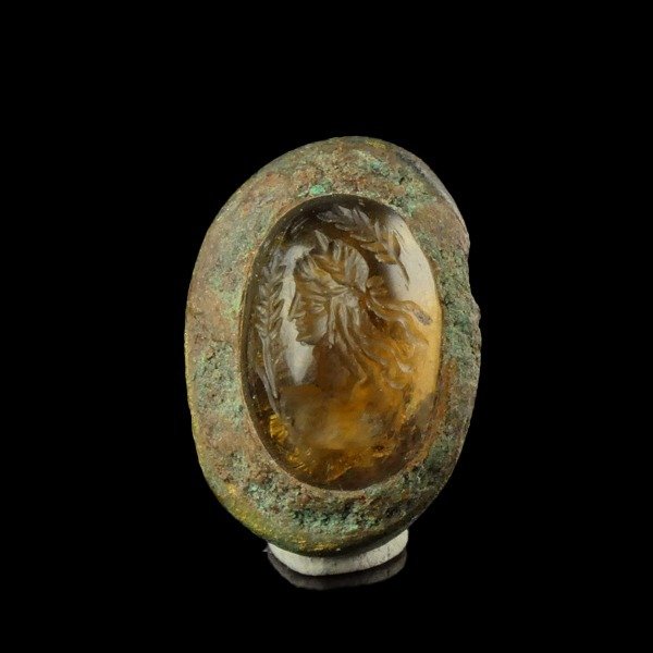Ancient Roman Bronze Ring, intaglio with Ceres