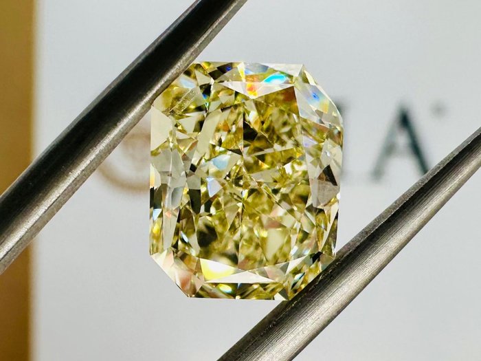 1 pcs 鑽石 - 3.83 ct - 明亮型 - 中彩黃帶灰綠色 - VS1