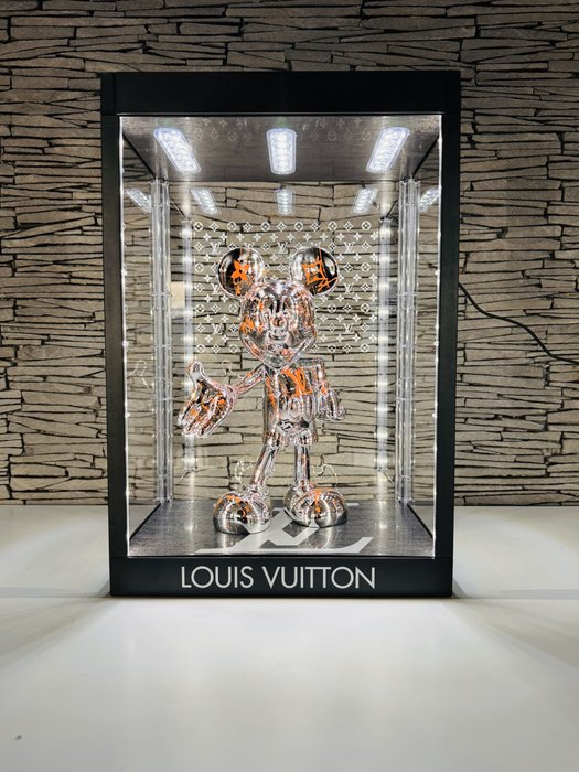 L.M ARTS - Led show case Figurine Mickey Louis Vuitton
