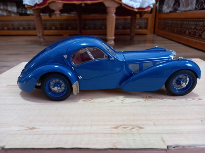 CMC 1:18 - Modell autó - Bugatti typ 57 SC Coupé Atlantic
