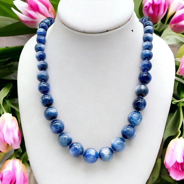 Blue Kyanite Necklace: Refined Elegance And Quality. Collana a sfere - Altezza: 550 mm - Larghezza: 13.5 mm- 104 g - (1)