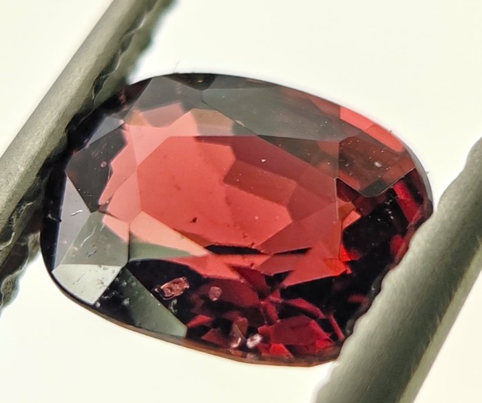 Rich Red Spinell, Burma - 1.96 ct