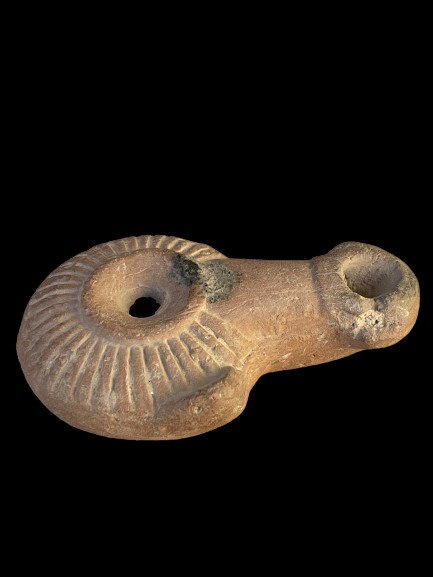 Oldtidens Hellas, hellenistisk Terrakotta Oljelampe. Spansk eksportlisens. - 3 cm