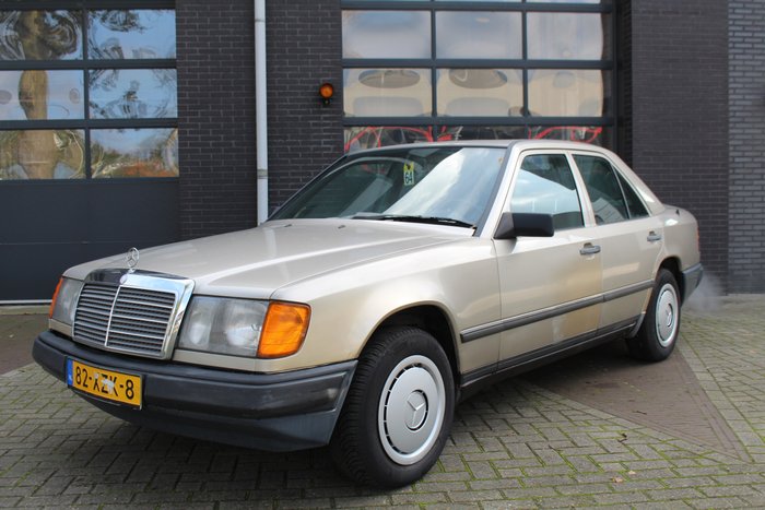 Mercedes-Benz - 260 E - NO RESERVE - 1987
