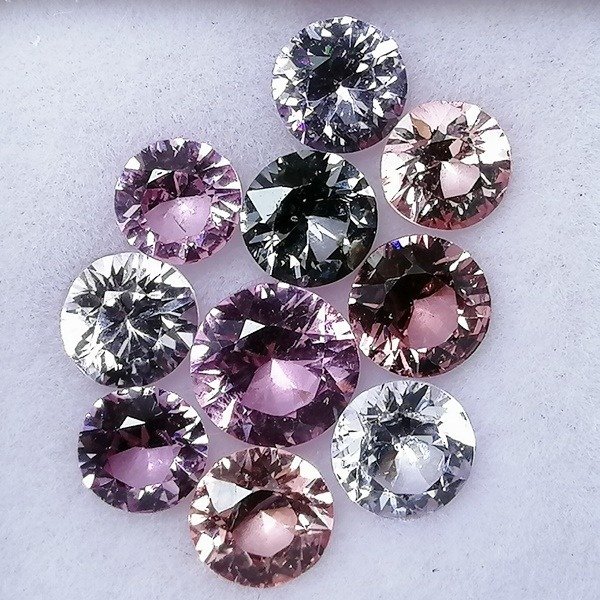10 pcs  Mehrfarbiger Spinell - 3.57 ct