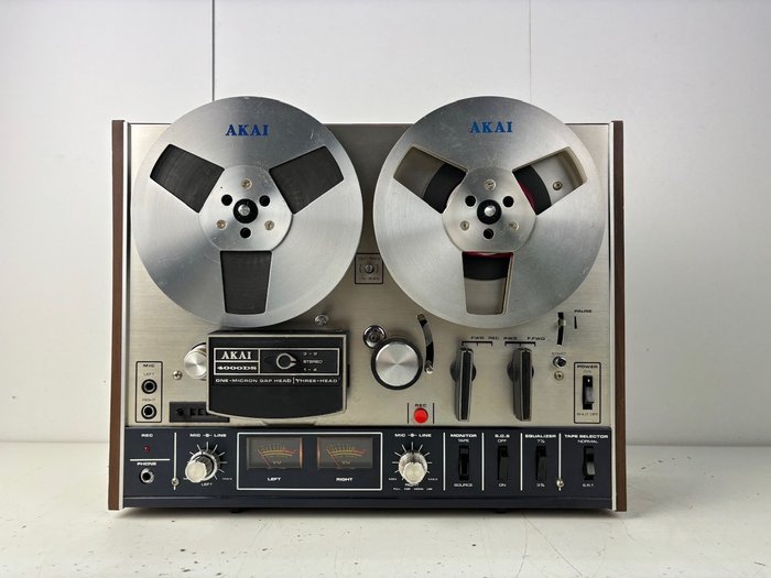 Akai - 4000DS - With Dustcover Reel-to-reel deck 18 cm