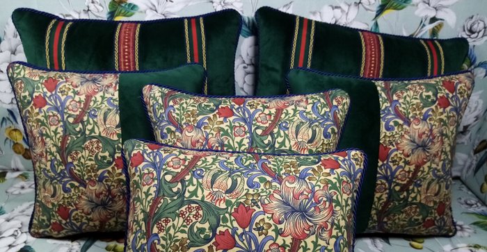  (6) Pillow set with Golden Lily minor fabric by Morris & Co, filling included - Cushion