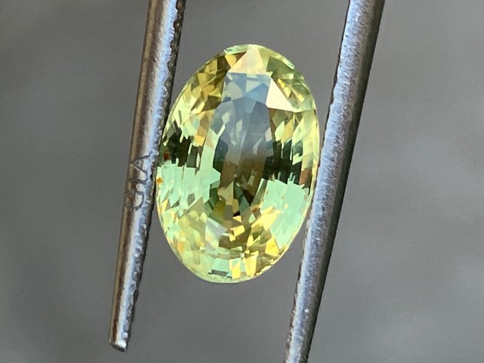 1 pcs  绿色, 黄色 金绿宝石  - 2.32 ct - 美国宝石研究院（GIA）