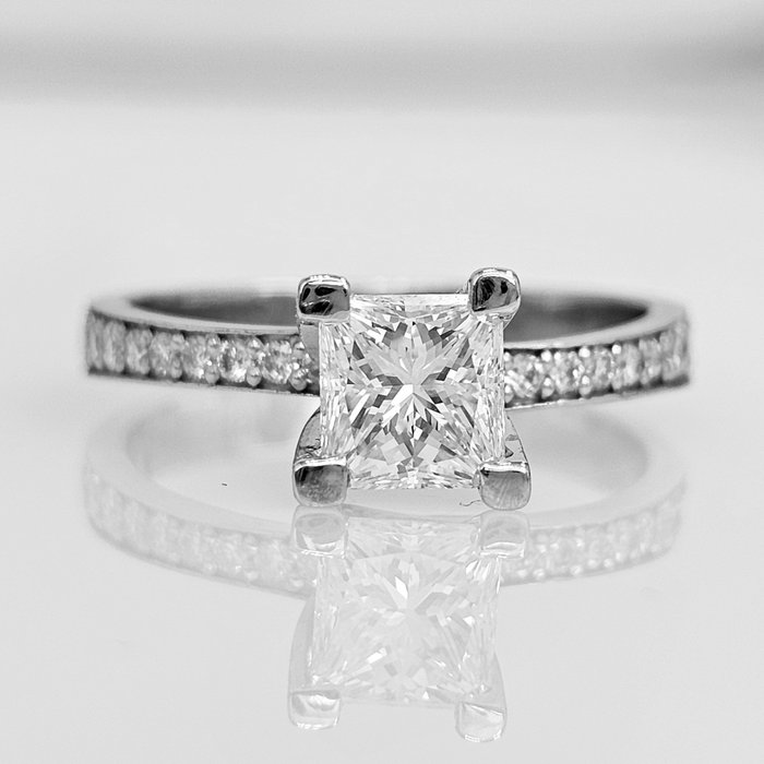 订婚戒指 白金 钻石  (天然) - 钻石