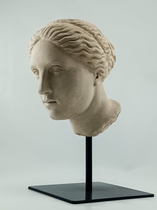 Statuetta - Testa in miniatura di Afrodite - Scagliola e polvere di marmo