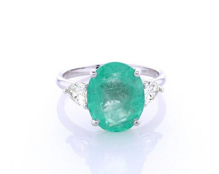 3.26 Tcw Emerald & Diamonds ring - Sormus Valkokulta Smaragdi - Timantti 