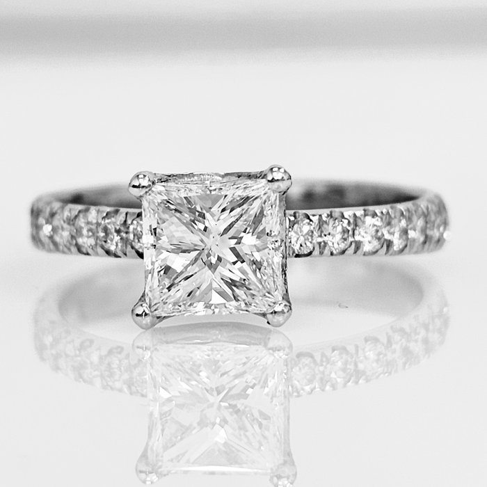 订婚戒指 白金 钻石  (天然) - 钻石