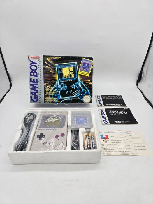 Nintendo dmg-01  Extremely Rare Limited Edition Hard Box - Set of video game console + games - In original box