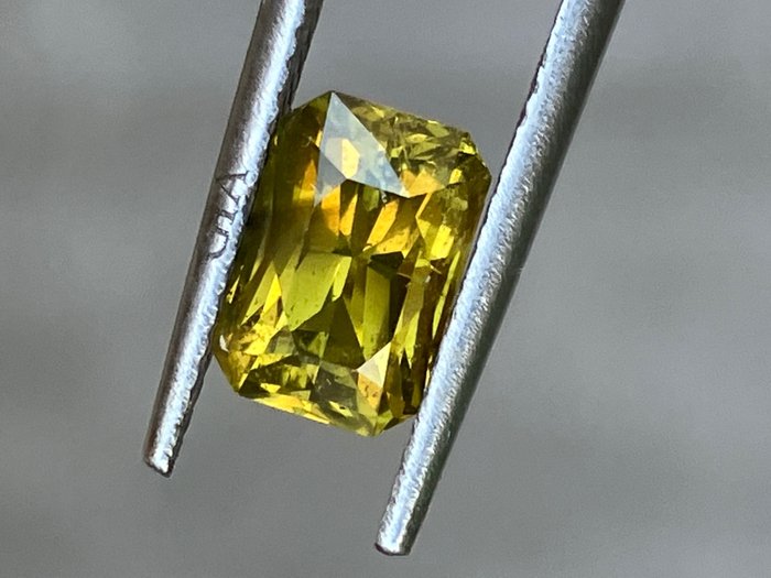 1 pcs  绿色, 黄色  - 1.91 ct - 美国宝石研究院（GIA）