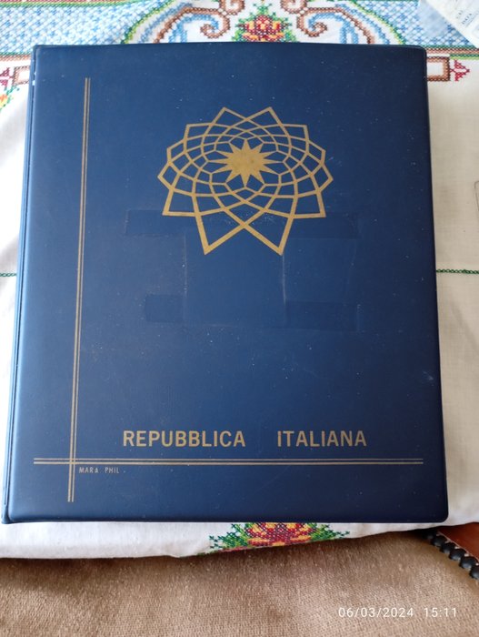 Italien, Italienische Republik. Album con collezione parziale e argenti - anni vari