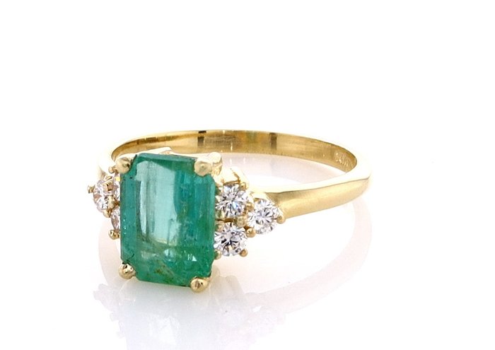 1.78 Tcw Emerald & Diamonds ring Anel - Ouro amarelo  1.55ct. Esmeralda - Diamante 
