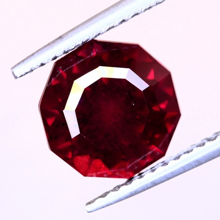 Deep Pinkish Red Rhodolite Garnet - 4.12 ct
