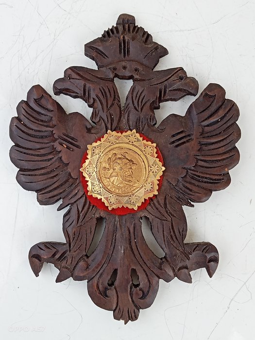 Relief, Scudo Araldico con due aquile - 29 cm - Medaillon aus geschnitztem Holz und vergoldetem Messing mit Reliefprofil eines Ritters in der Mitte