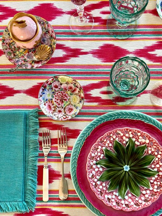 Tischdecke mit fuchsiafarbenem Ikat-Print für große Tische. 270x180 - Tischtuch