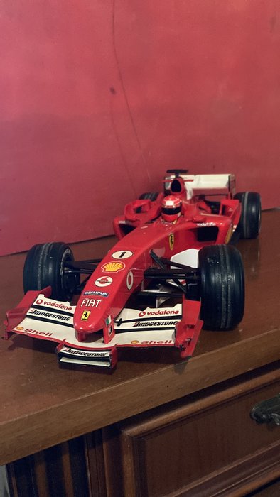 Ferrari 1:8 - 1 - Modellino di auto - Ferrari F2005 radiocomandato