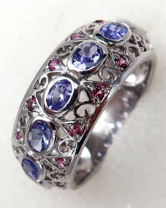 Tanzanite - Silver, Dignitary Ring - Will power, confidence and success - Garnet - Ring