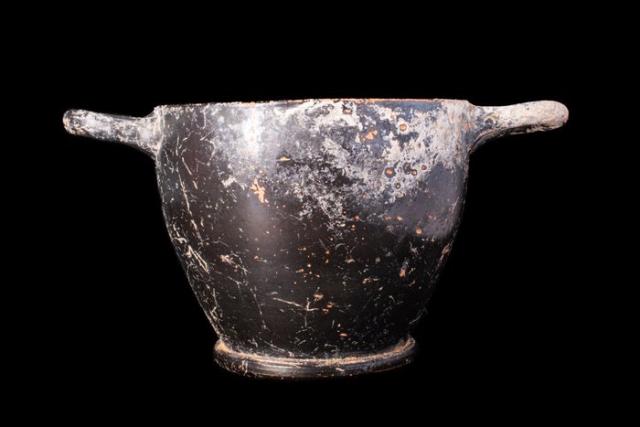 Antikkens gresk, loft Svartglasert keramikk Skyphos