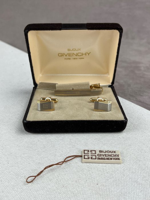 Givenchy - 'NO RESERVE PRICE' Cufflinks & tie clip - Conjunto de acessórios de moda