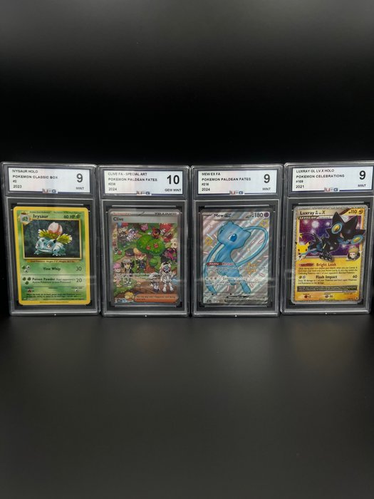 Pokémon - 4 Graded card - IVYSAUR HOLO & CLIVE FA - SPECIAL ART &  NEW EX FA & LUXRAY GL LV.X HOLO - UCG 9 & 9 & 9 & 10