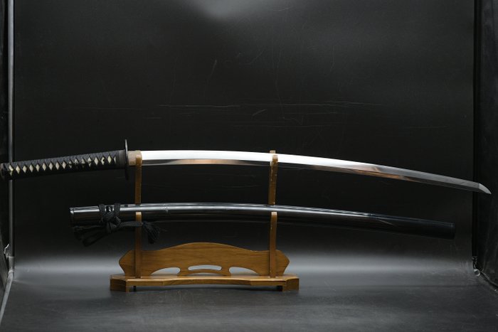 武士刀 - 玉金 - Nihonto Long Tachi katana Signed "Bishu Osafune Sukesada" and dated 1505 in Koshirae - 日本 - Muromachi period (1333-1573)